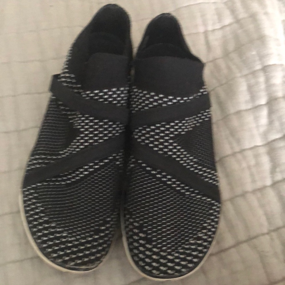 Merrill black and white slip on shoes
